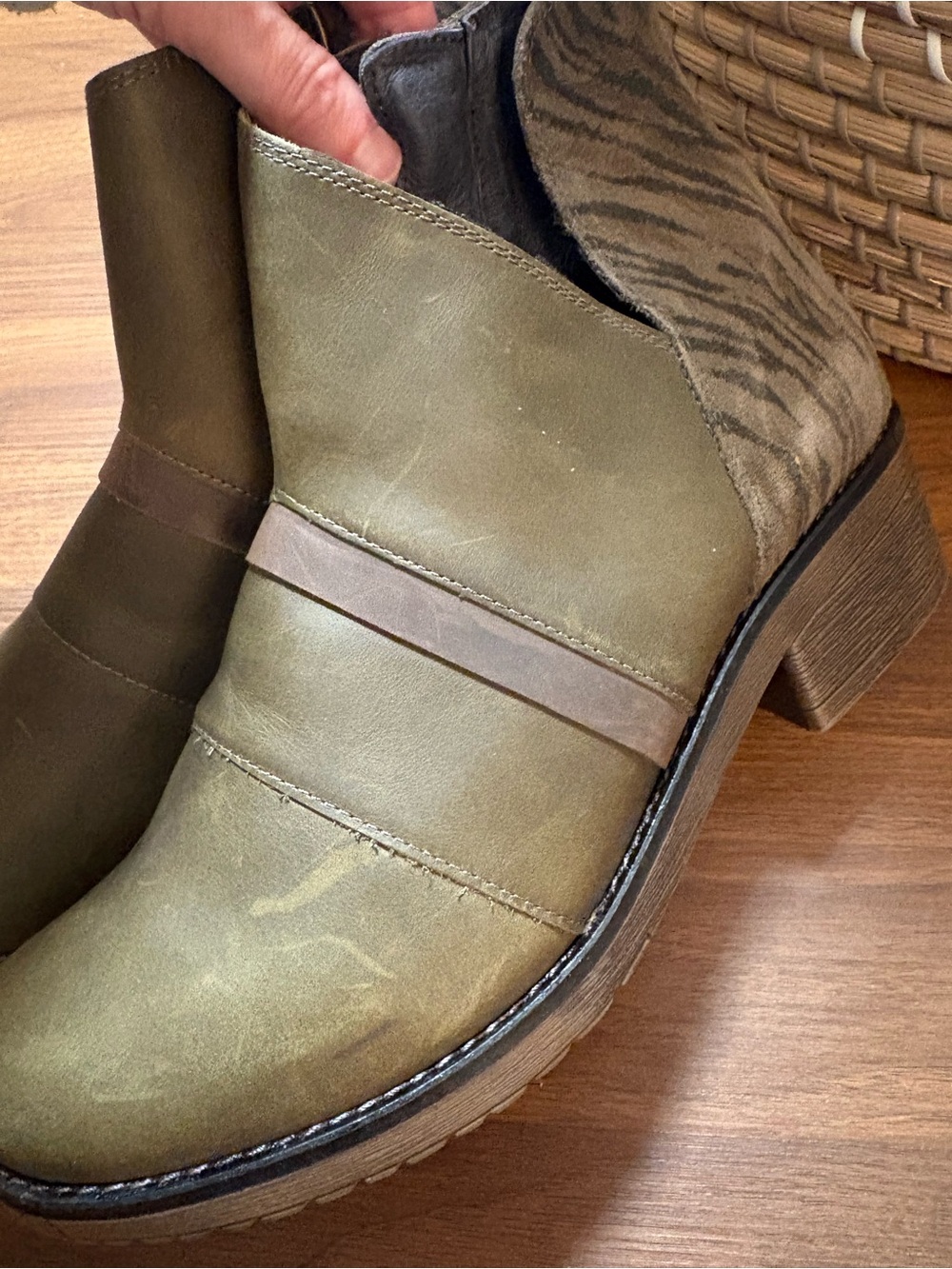 Naot Emerald Ankle Boots Vintage Pine Leather Safari Olive Suede Tiger 38 - Picture 3 of 6